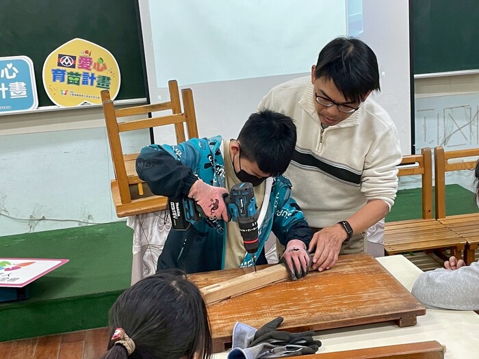 學生實地操作指導